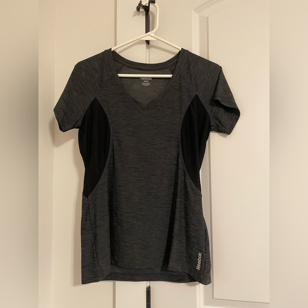 ❤️5/$20 Bundle Reebok athletic top